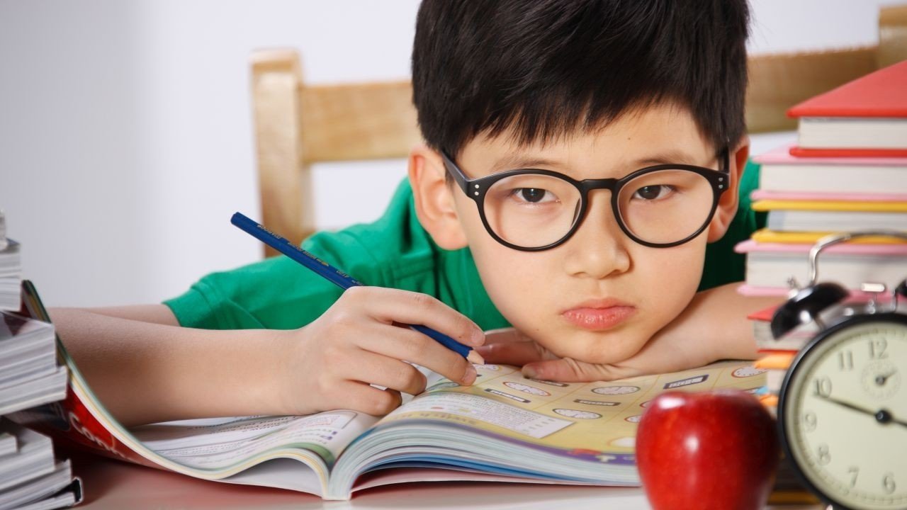 Cận thị ở lứa tuổi học sinh đang ở con số báo động gây ảnh hưởng nghiêm trọng đến thị lực