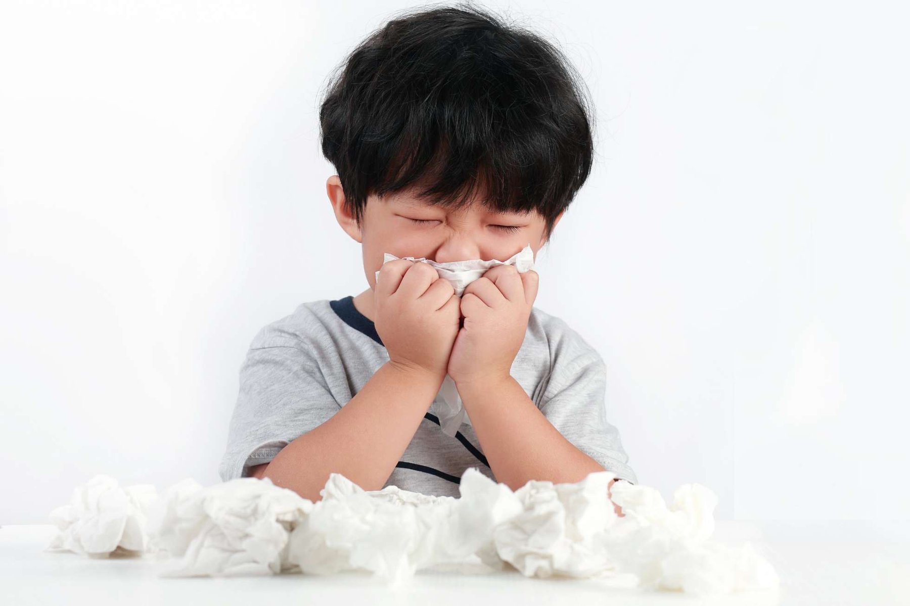 Để phòng viêm phổi cho trẻ, cha mẹ nên chủ ý tới nhiệt độ phù hợp
