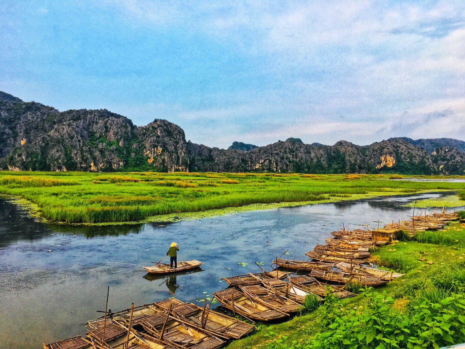 Tiểu sử đầm Vân Long