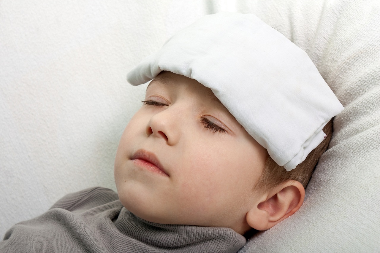 Trẻ em nhất là trẻ sơ sinh thì việc bị ốm sốt xảy ra khá thường xuyên