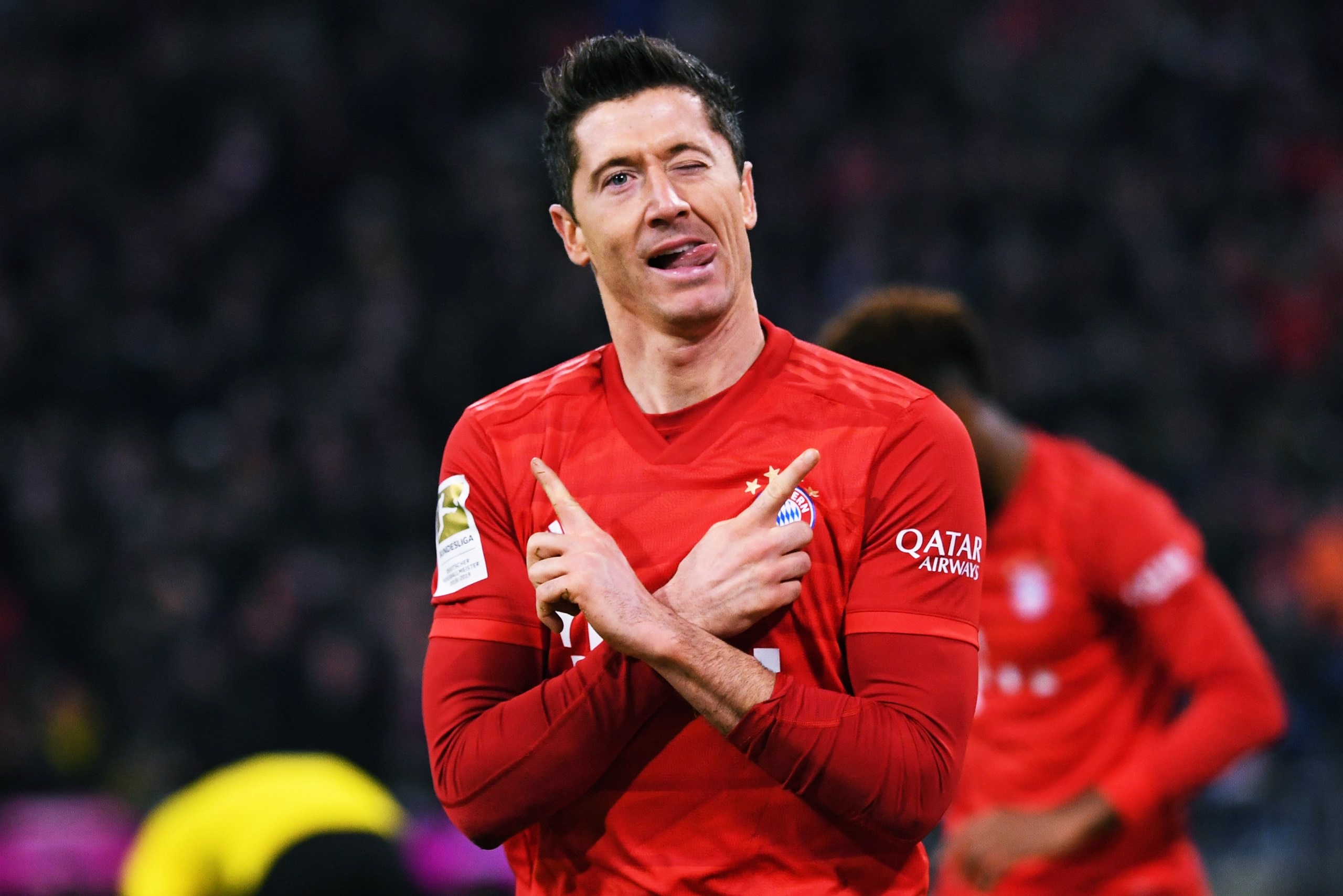 Tiền đạo Robert Lewandowski lại thành hung thần của Dortmund